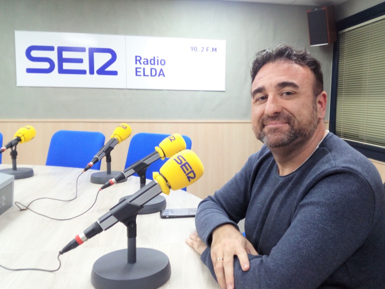 Octavio Peidró, director de la Orquesta Sinfónica Teatro Castelar, en Radio Elda Octavio Peidró, director de la Orquesta Sinfónica Teatro Castelar, en Radio Elda