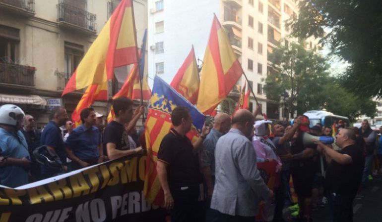 Participantes en la concentración de España 2000 de septiembre en contra del referéndum del 1-O Participantes en la concentración de España 2000 de septiembre en contra del referéndum del 1-O