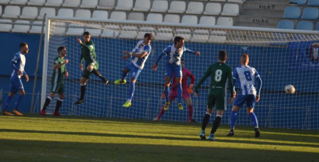 El Real Murcia ronda el playoff, el UCAM y el Lorca ganan en casa y el Jumilla es goleado El Real Murcia ronda el playoff, el UCAM y el Lorca ganan en casa y el Jumilla es goleado