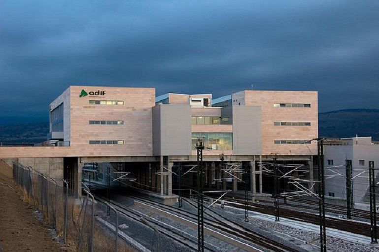 El convoy ha permanecido detenido unos kilómetros antes de la estación Segovia-Guiomar El convoy ha permanecido detenido unos kilómetros antes de la estación Segovia-Guiomar