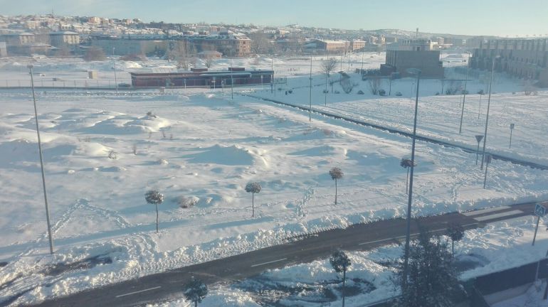 Los campos de fútbol de Sancti Spiritu, cubiertos de nieve Los campos de fútbol de Sancti Spiritu, cubiertos de nieve