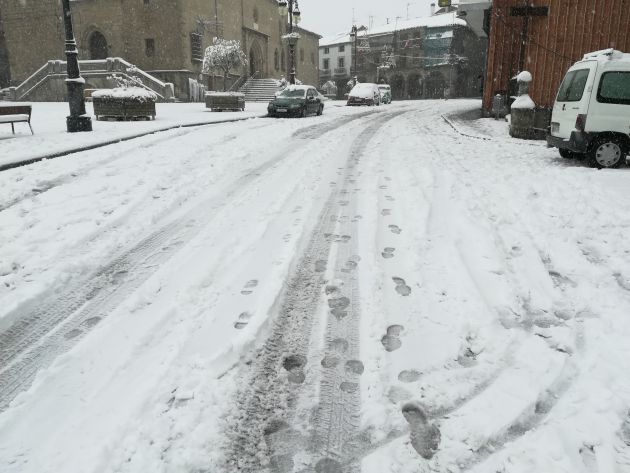Imagen de la nevada a primera hora del domingo. Imagen de la nevada a primera hora del domingo.