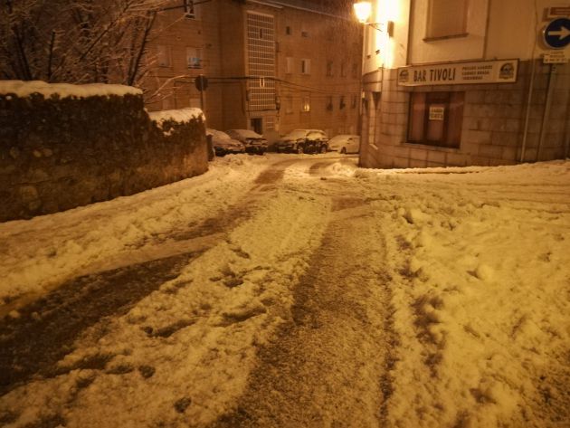 Imagen del casco histórico, tras las abundantes nevadas en Béjar, el domingo por la noche. Imagen del casco histórico, tras las abundantes nevadas en Béjar, el domingo por la noche.
