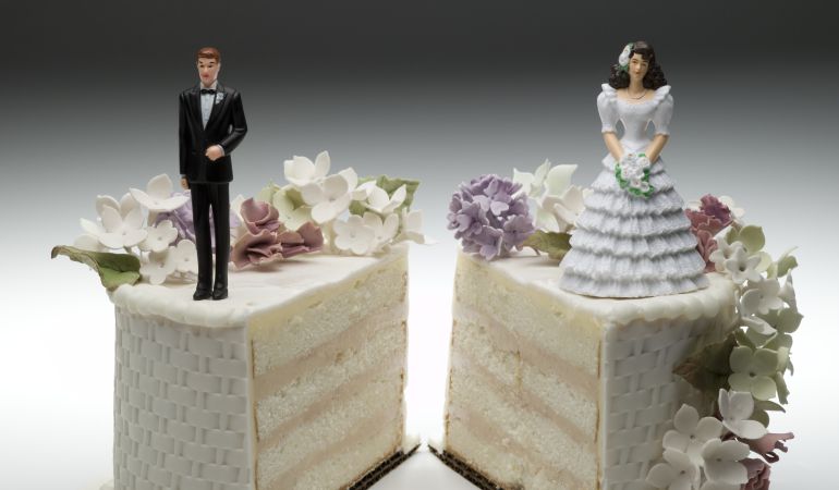Hasta 2010 la RAE recomendaba escribir 'ex marido', pero ahora pide que se refleje como cualquier prefijo, junto al nombre que sigue Hasta 2010 la RAE recomendaba escribir 'ex marido', pero ahora pide que se refleje como cualquier prefijo, junto al nombre que sigue