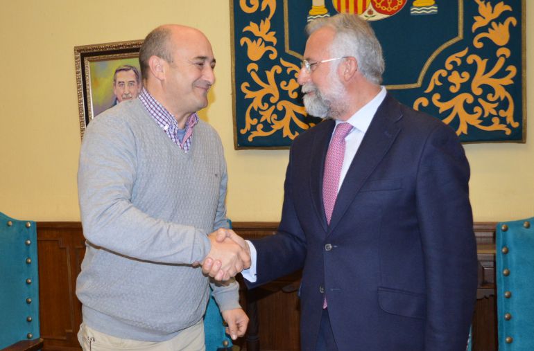 Ramos firma un convenio con RFE para que Talavera cuente con un sexto gran mural de cerámica sobre San Isidro Ramos firma un convenio con RFE para que Talavera cuente con un sexto gran mural de cerámica sobre San Isidro