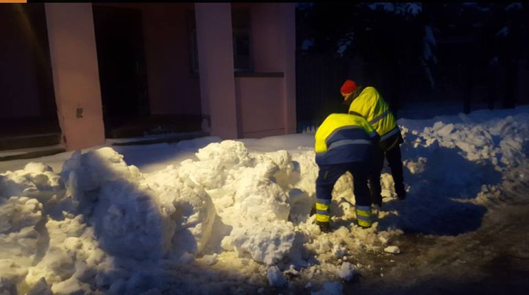 Los municipios se afanan en limpiar las calles de las localidades de la provincia Los municipios se afanan en limpiar las calles de las localidades de la provincia