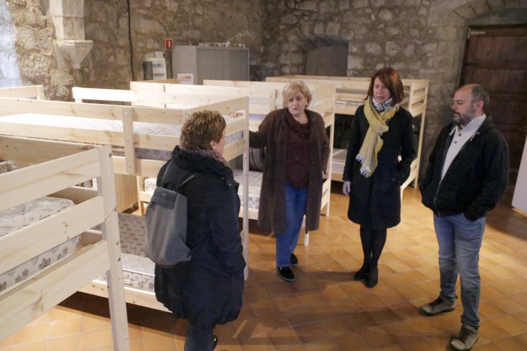 La directora de la Sopa, la regidora de Serveis Socials, l'alcaldessa de Girona i el responsable de l'àrea d'Igualtat durant la presentació del nou espai La directora de la Sopa, la regidora de Serveis Socials, l'alcaldessa de Girona i el responsable de l'àrea d'Igualtat durant la presentació del nou espai