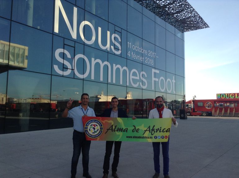 Alejandro Benítez con los comisarios de la Expo Gilles Pérez y Florent Molle Alejandro Benítez con los comisarios de la Expo Gilles Pérez y Florent Molle