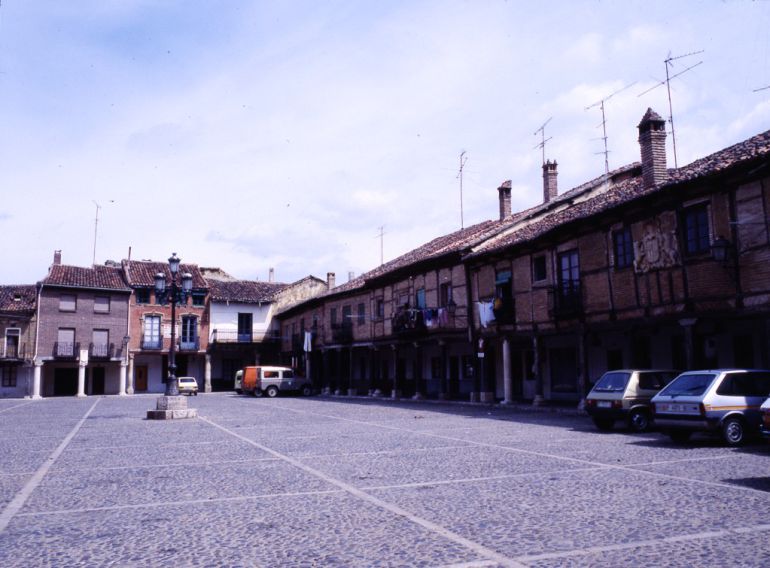 Plaza Vieja de Saldaña en Palencia Plaza Vieja de Saldaña en Palencia