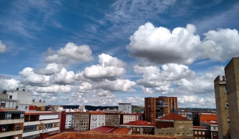 Una de las 5.000 fotos que acumula Javier Martínez de las nubes leonés Una de las 5.000 fotos que acumula Javier Martínez de las nubes leonés