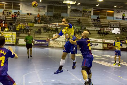 El lateral brasileño Yano Piovarcsik ya con la camiseta amarilla. El lateral brasileño Yano Piovarcsik ya con la camiseta amarilla.
