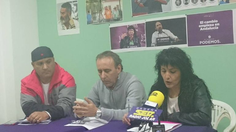 Antonio Sánchez (en el centro) acompañado por Manuela Blanco Moreno, que puede ser su sustituta al ocupar el puesto nº 2 en la candidatura Antonio Sánchez (en el centro) acompañado por Manuela Blanco Moreno, que puede ser su sustituta al ocupar el puesto nº 2 en la candidatura