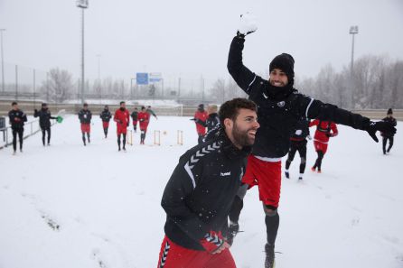 La nieve marcó el último entrenamiento semanal de la Cultural La nieve marcó el último entrenamiento semanal de la Cultural