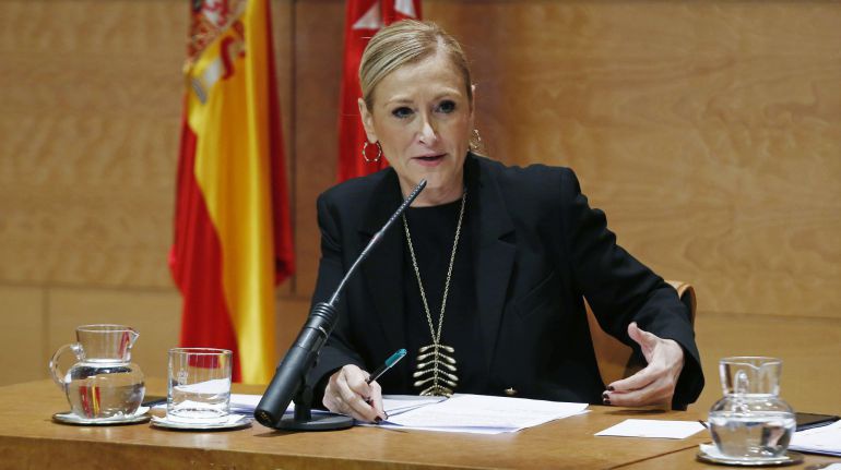 Cristina Cifuentes, en rueda de prensa en Puerta del Sol. Cristina Cifuentes, en rueda de prensa en Puerta del Sol.