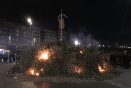 Encendido de la lumbre de la Asociación de Vecinos Expansión Norte del Bulevar. Encendido de la lumbre de la Asociación de Vecinos Expansión Norte del Bulevar.