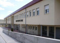 Alumnos de un colegio público se llevan estufas de casa para soportar el frío en el comedor