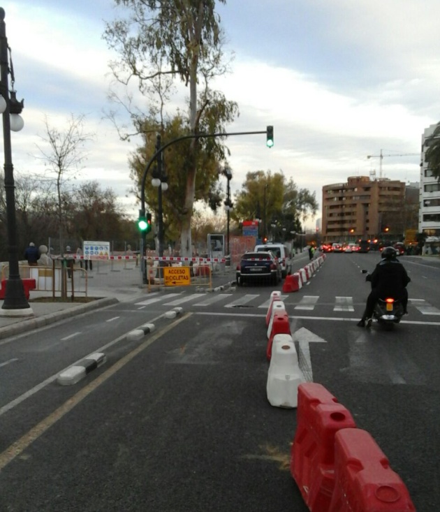 Obras en la canalización del puente de la Trinitat Obras en la canalización del puente de la Trinitat