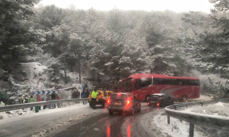 Uno de los autobuses que originó el colapso Uno de los autobuses que originó el colapso