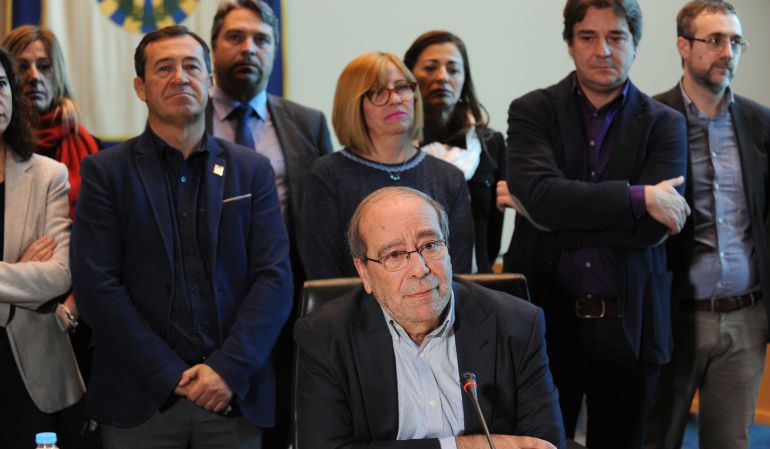 Manuel Robles durante la rueda de prensa en la que ha anunciado su marcha como alcalde. Manuel Robles durante la rueda de prensa en la que ha anunciado su marcha como alcalde.