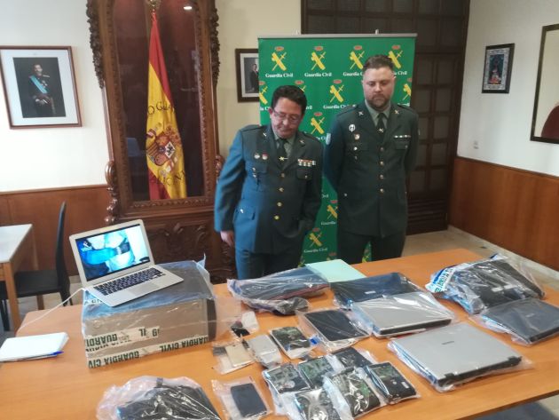 Imagen del material incautado por la Guardia Civil en Alicante Imagen del material incautado por la Guardia Civil en Alicante