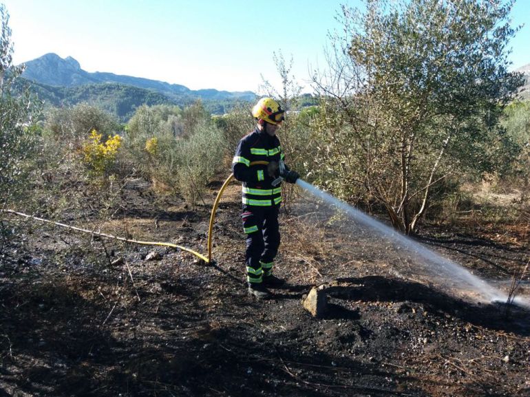 Incendio en un bancal en Orba Incendio en un bancal en Orba