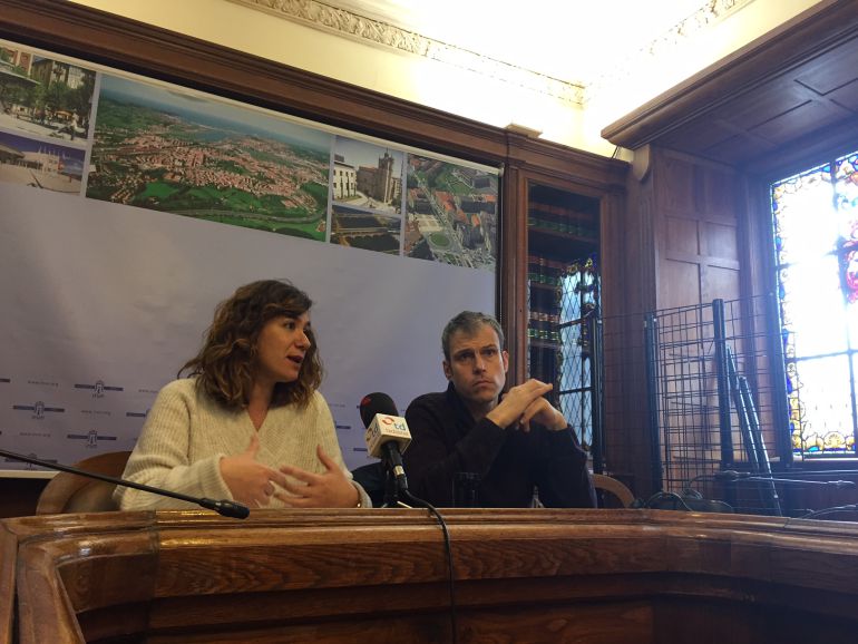 Los delegados Cristina Laborda y Sergio Corchón en la rueda de prensa dando cuenta del encargo de este estudio. 