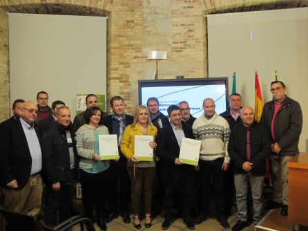 Foto de Familia, tras la entrega de los estudios energéticos, con presencia del alcalde de Jódar, junto al presidente de la Diputación Provincial Foto de Familia, tras la entrega de los estudios energéticos, con presencia del alcalde de Jódar, junto al presidente de la Diputación Provincial