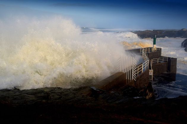 Imagen del temporal en el litoral de Rinlo, en Ribadeo. Imagen del temporal en el litoral de Rinlo, en Ribadeo.