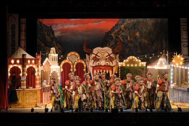 Espectacular puesta en escena de El perro andalú Espectacular puesta en escena de El perro andalú