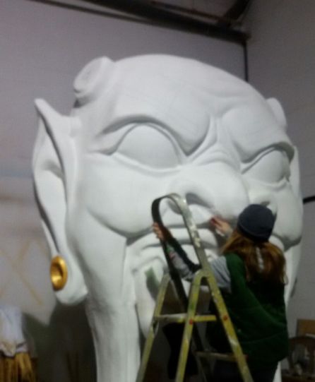 Momento de construcción de la escenografía de El perro andalu Momento de construcción de la escenografía de El perro andalu