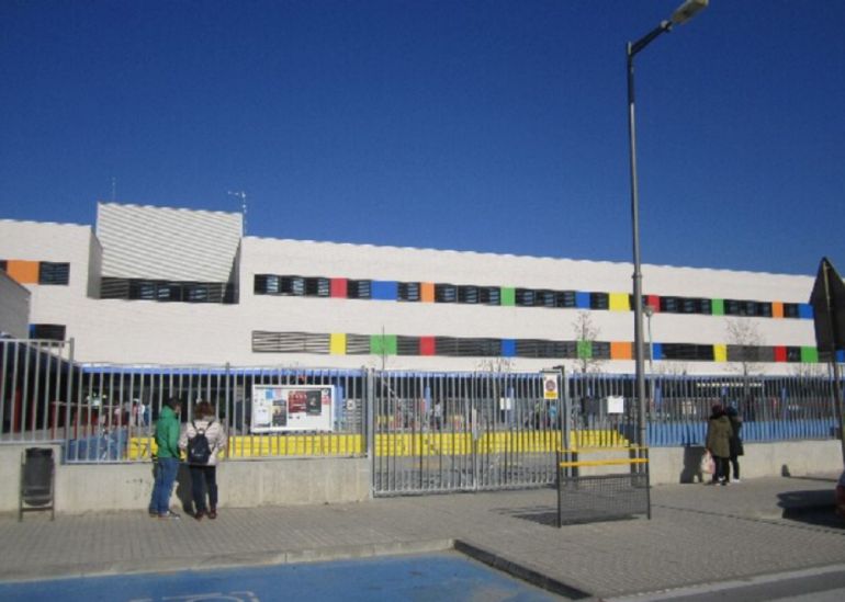 Exterior del colegio público Pedro I de Barbastro Exterior del colegio público Pedro I de Barbastro