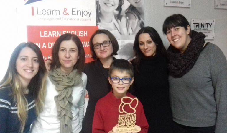 La academia 'Learn & Enjoy' ha recibido diferentes reconocimientos por compaginar la enseñanza del inglés con la colaboración con ONG´s La academia 'Learn & Enjoy' ha recibido diferentes reconocimientos por compaginar la enseñanza del inglés con la colaboración con ONG´s