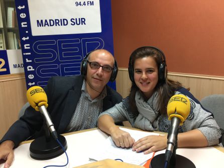 Laura Martínez (d), gerente de 'Learn & Enhoy', y David Alonso, profesor de la UCM Laura Martínez (d), gerente de 'Learn & Enhoy', y David Alonso, profesor de la UCM