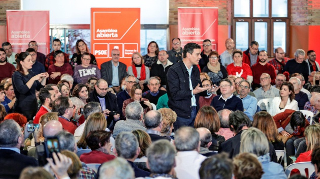 El secretario general del PSOE, Pedro Sánchez (c), interviene en Valencia junto al secretario general del PSPV-PSOE, Ximo Puig, en una asamblea abierta a militantes y simpatizantes para tratar sobre la situación del sistema de pensiones El secretario general del PSOE, Pedro Sánchez (c), interviene en Valencia junto al secretario general del PSPV-PSOE, Ximo Puig, en una asamblea abierta a militantes y simpatizantes para tratar sobre la situación del sistema de pensiones