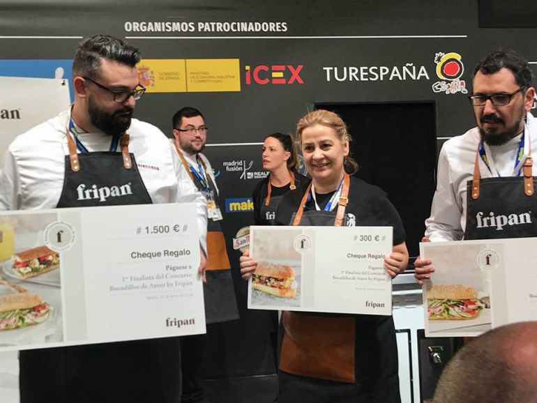 Marga Galdo, en el centro, se alzó con el segundo premio del concurso de Bocadillo de Autor del Madrid Fusión. Marga Galdo, en el centro, se alzó con el segundo premio del concurso de Bocadillo de Autor del Madrid Fusión.