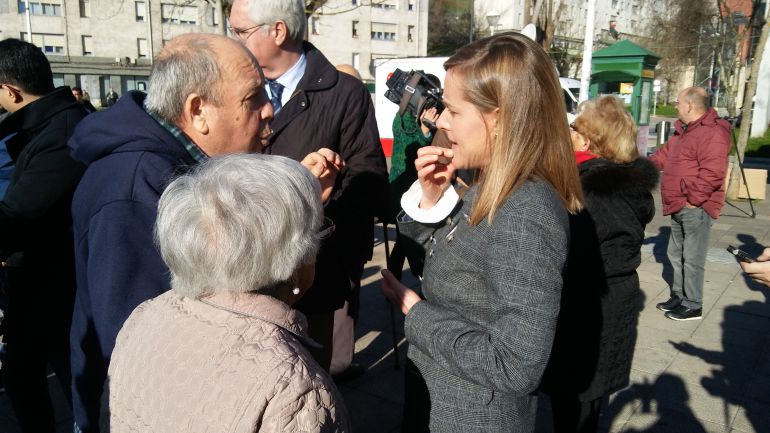 “Mejor no lleve joyas y collares a la vista. No merece la pena” “Mejor no lleve joyas y collares a la vista. No merece la pena”