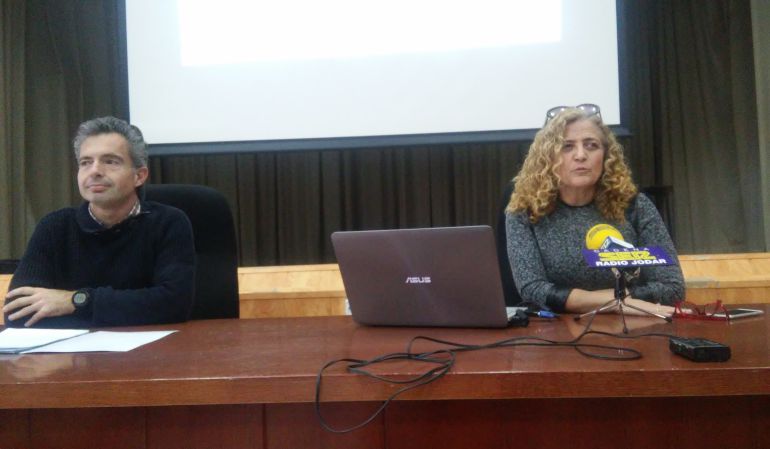 Momento de la presentación de la Jornada, intervención de Juani Vílchez Momento de la presentación de la Jornada, intervención de Juani Vílchez