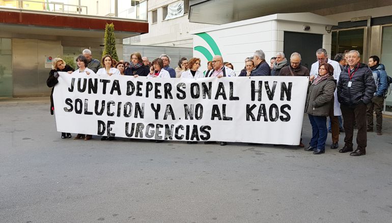 Protesta de la junta de personal del hospital Virgen de las Nieves de Granada por la saturación de las Urgencias Protesta de la junta de personal del hospital Virgen de las Nieves de Granada por la saturación de las Urgencias