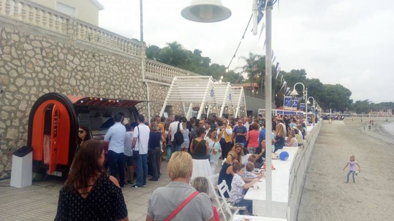 Aspecto que presentaba el paseo de la Marineta Cassiana, en Dénia, durante la celebración del D*NA Festival Gastronòmic. Aspecto que presentaba el paseo de la Marineta Cassiana, en Dénia, durante la celebración del D*NA Festival Gastronòmic.