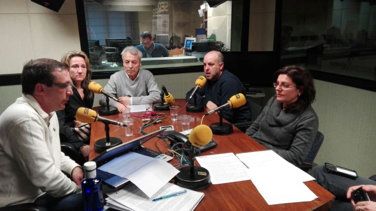 Vecinos de las localidades afectadas en los estudios de Radio Zamora Vecinos de las localidades afectadas en los estudios de Radio Zamora