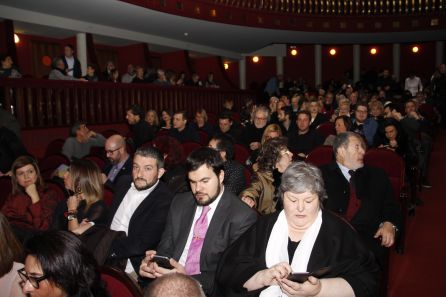 Durante la gala, asistieron alrededor de 700 espectadores Durante la gala, asistieron alrededor de 700 espectadores