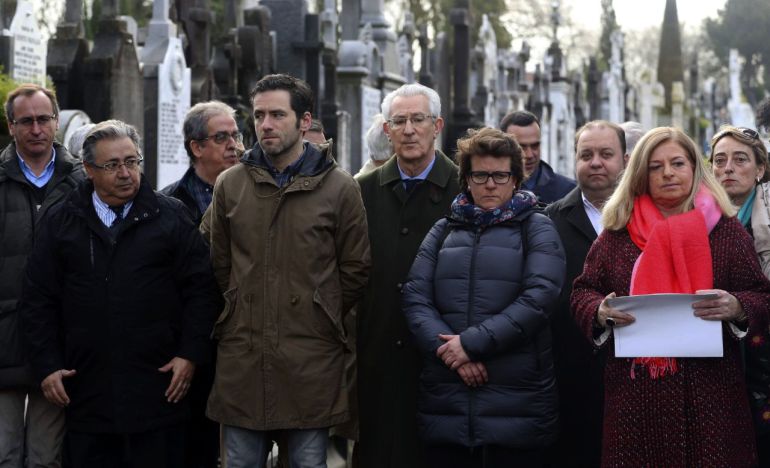 (De izquierda a derecha) Alfonso Alonso, Juan Ignacio Zoido, Borja Sémper, Miren Albistur y Consuelo Ordóñez (De izquierda a derecha) Alfonso Alonso, Juan Ignacio Zoido, Borja Sémper, Miren Albistur y Consuelo Ordóñez