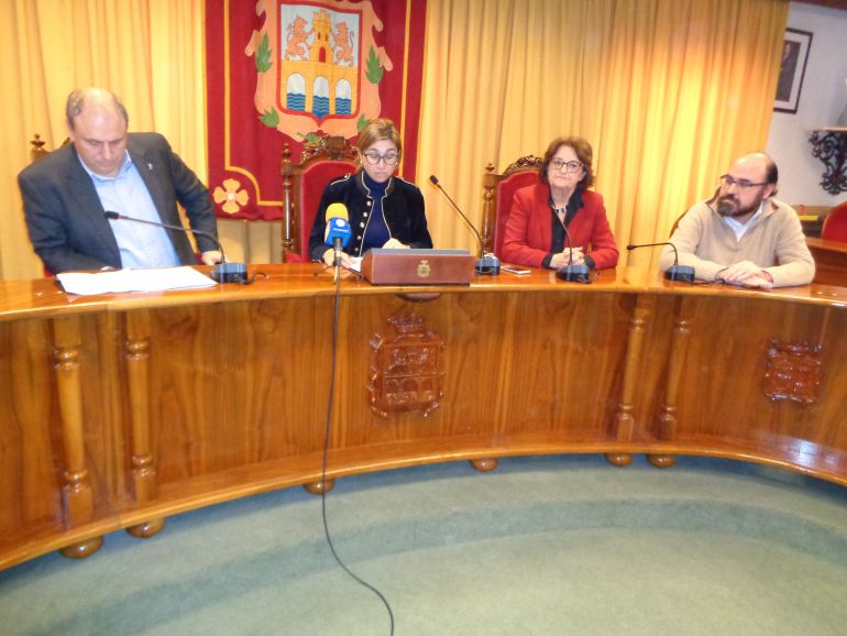El salón de Plenos acogió la presentación de este acuerdo El salón de Plenos acogió la presentación de este acuerdo