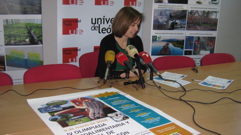 La subdirectora de la ESTIA La subdirectora de la ESTIA