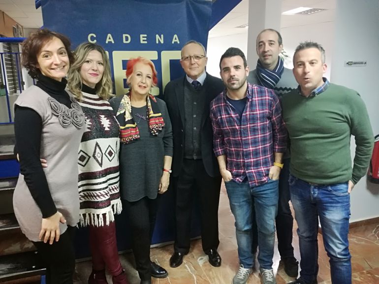 De izquierda a derecha:Lucía Vallellano, Ana Gil, Rosa María Calaf, Miguel Doña, Fran Babosa, Alfredo Guardia y Santiago González De izquierda a derecha:Lucía Vallellano, Ana Gil, Rosa María Calaf, Miguel Doña, Fran Babosa, Alfredo Guardia y Santiago González