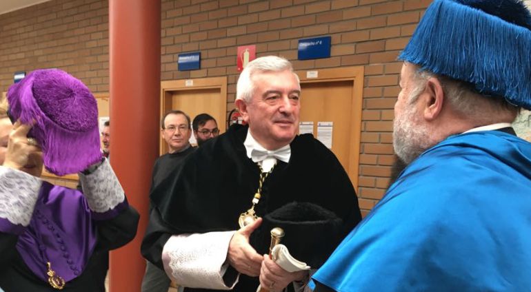 Juan Viaño abre la puerta a repetir como rector de la USC Juan Viaño abre la puerta a repetir como rector de la USC