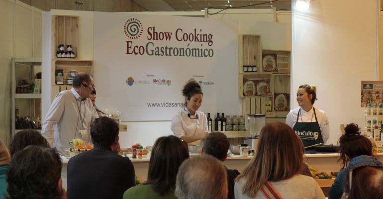 En nuestro espacio de ecología de esta semana, vamos a hablar de formación en cocina ecológica, y de formación en cómo trabajar en la cocina con productos ecológicos, lo que supone una oportunidad de empleo para personas en paro. En nuestro espacio de ecología de esta semana, vamos a hablar de formación en cocina ecológica, y de formación en cómo trabajar en la cocina con productos ecológicos, lo que supone una oportunidad de empleo para personas en paro.