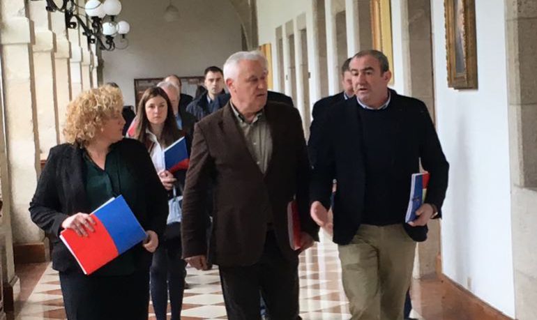 Diputados socialistas antes de llegar al pleno de la Diputación de Lugo Diputados socialistas antes de llegar al pleno de la Diputación de Lugo