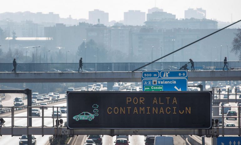 El Gobierno de Manuela Carmena quiere revisar el protocolo anti contaminación. El Gobierno de Manuela Carmena quiere revisar el protocolo anti contaminación.
