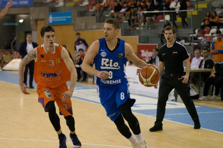 El éxtasis final de Zach Monaghn remata al Club Ourense Baloncesto, en el derbi gallego. Al final 77 a 75 El éxtasis final de Zach Monaghn remata al Club Ourense Baloncesto, en el derbi gallego. Al final 77 a 75